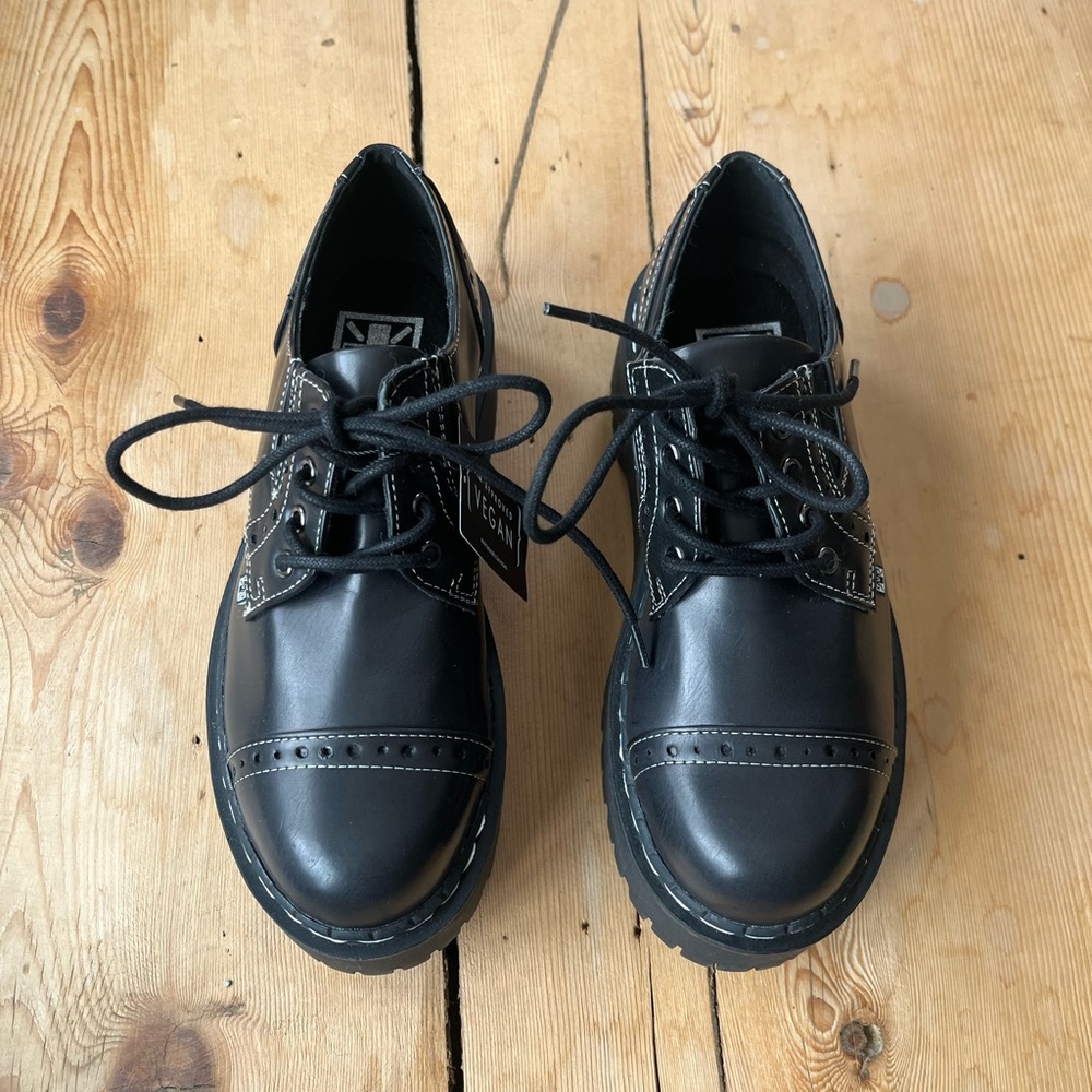 T.U.K. Footwear - Black Burnished Contrast Stitch Double Decker Brogue NWT